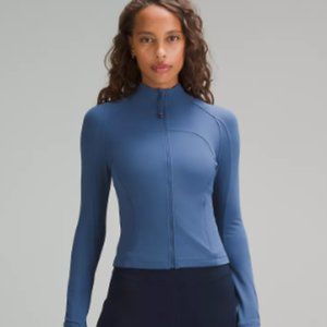 Lululemon. Pitch blue cropped define jacket. EUC.
